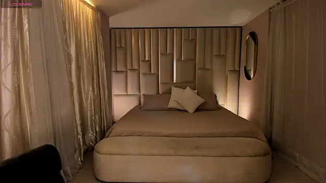 LucyWeiss  online show from 10/10/25, 08:52