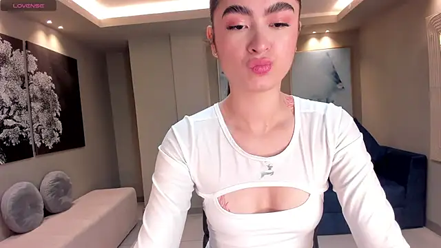 LucyWeiss  online show from 10/13/25, 09:15