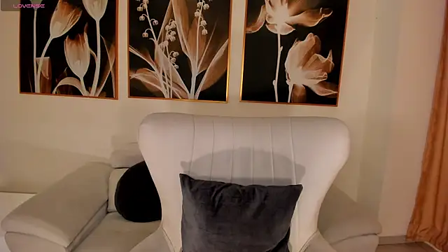 LucyWeiss  online show from 10/28/25, 08:00