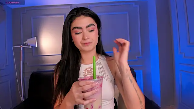 LucyWeiss  online show from 11/05/25, 07:58