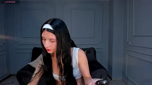 LaurentConnor online show from 10/31/25, 03:29