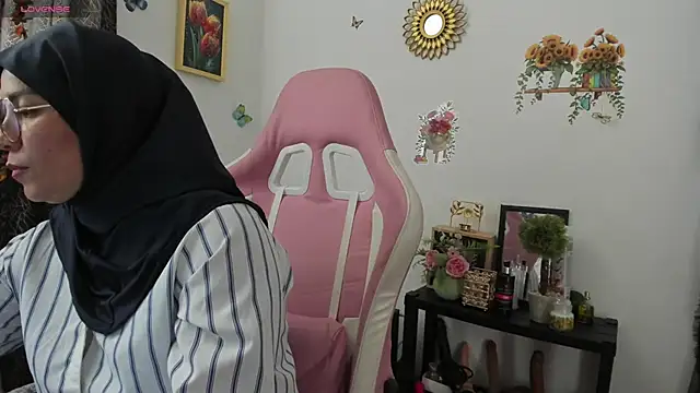 Snapshot of dalila_kemur chatting on 06/12/26, 03:33 dalila kemur online show from 06/12/26, 03:33