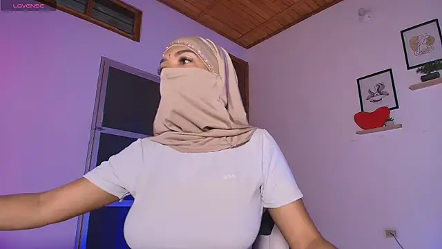 Snapshot of Yuli_arabic chatting on 02/25/26, 07:34 Yuli arabic online show from 02/25/26, 07:34