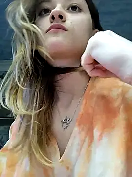 Snapshot of LillySvon chatting on 05/07/26, 02:11 LillySvon online show from 05/07/26, 02:11