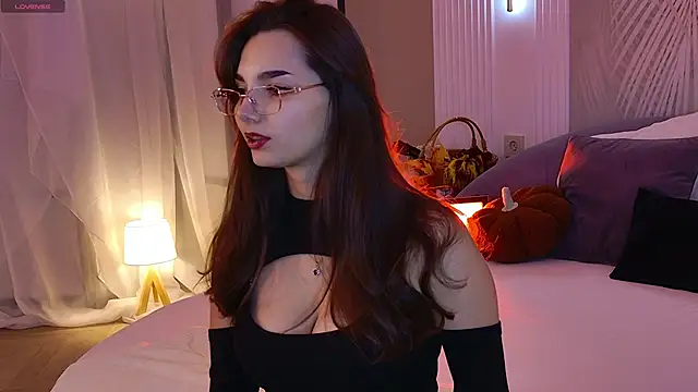 LeaMelone online show from 11/11/25, 05:46