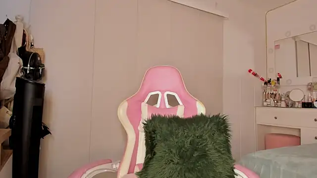 Snapshot of Lauuuuuuuu_ chatting on 09/26/25, 04:16 Lauuuuuuuu online show from 09/26/25, 04:16