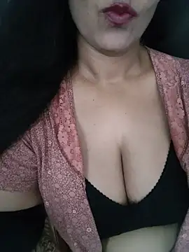 Deepa Sharma143 online show from 05/15/26, 02:07