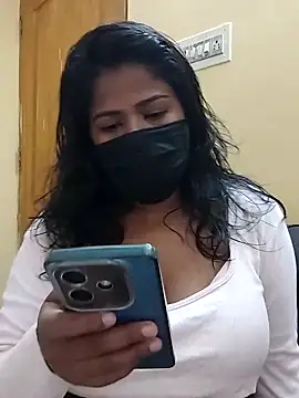 Snapshot of HAANNIAA chatting on 09/10/25, 10:15 HAANNIAA online show from 09/10/25, 10:15