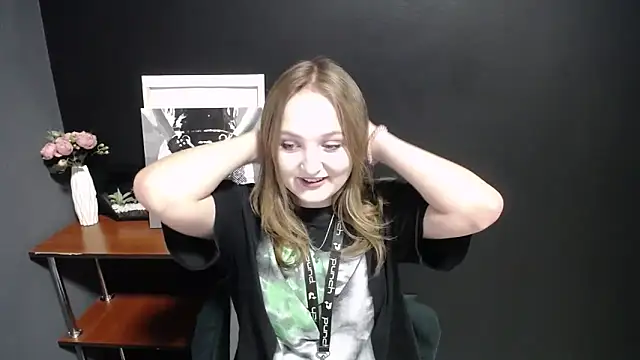 Snapshot of Mystic_nikole chatting on 09/11/25, 12:38 Mystic nikole online show from 09/11/25, 12:38