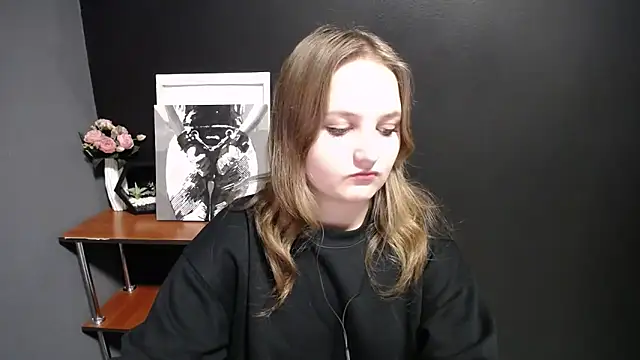 Snapshot of Mystic_nikole chatting on 09/30/25, 12:10 Mystic nikole online show from 09/30/25, 12:10