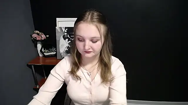 Snapshot of Mystic_nikole chatting on 10/07/25, 12:35 Mystic nikole online show from 10/07/25, 12:35