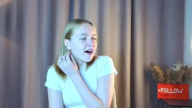 Snapshot of VinnieSerrano chatting on 09/11/25, 01:00 VinnieSerrano online show from 09/11/25, 01:00