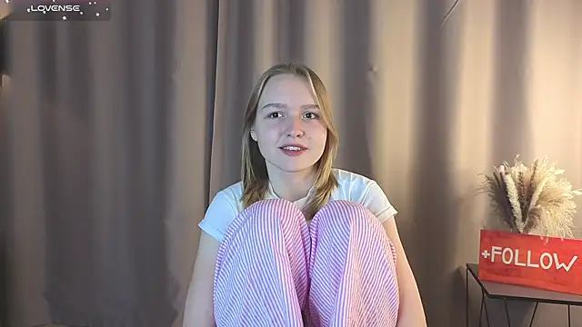 Snapshot of VinnieSerrano chatting on 09/29/25, 02:11 VinnieSerrano online show from 09/29/25, 02:11