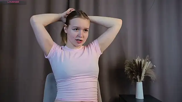 Snapshot of VinnieSerrano chatting on 10/08/25, 01:09 VinnieSerrano online show from 10/08/25, 01:09