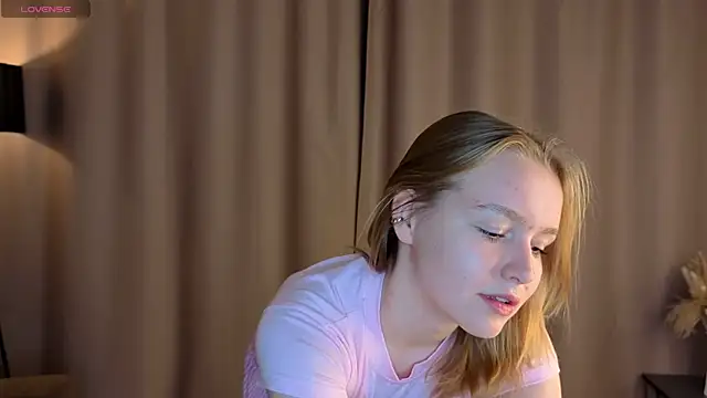 Snapshot of VinnieSerrano chatting on 10/25/25, 02:02 VinnieSerrano online show from 10/25/25, 02:02