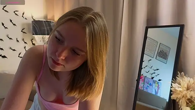 Snapshot of VinnieSerrano chatting on 11/09/25, 02:59 VinnieSerrano online show from 11/09/25, 02:59