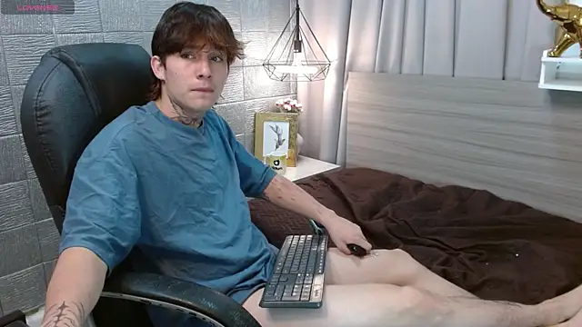 Iantwink18 online show from 09/28/25, 12:21