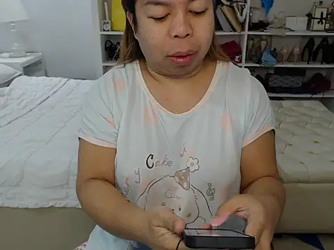 queengreatdivats01 online show from 04/16/26, 02:56