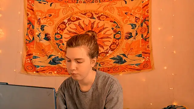 Snapshot of AliceCUNTach chatting on 04/04/26, 05:06 AliceCUNTach online show from 04/04/26, 05:06