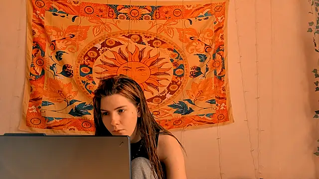 Snapshot of AliceCUNTach chatting on 04/15/26, 05:03 AliceCUNTach online show from 04/15/26, 05:03