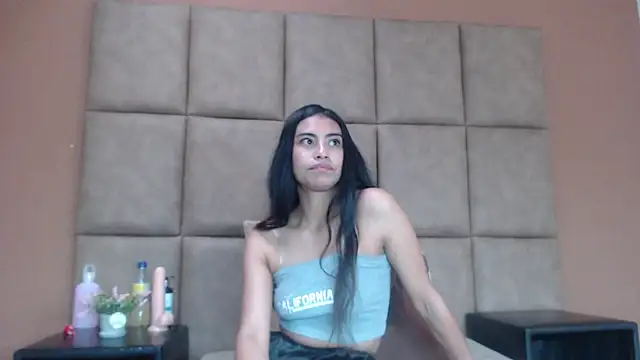 Snapshot of Emily_Mitchell chatting on 10/16/25, 06:53 Emily Mitchell online show from 10/16/25, 06:53