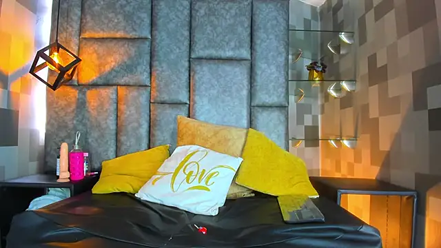 Snapshot of Emily_Mitchell chatting on 11/22/25, 06:40 Emily Mitchell online show from 11/22/25, 06:40