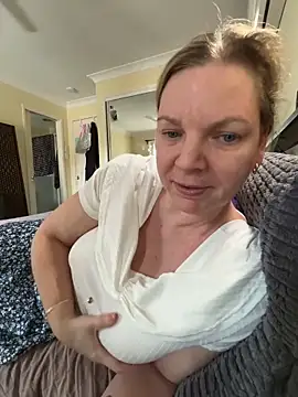 aussiepeaches online show from 02/03/26, 04:10