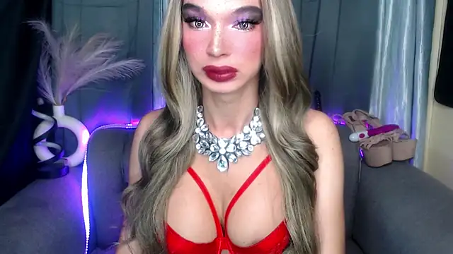 Snapshot of MISTRESSMonica_xxx chatting on 12/17/25, 06:41 MISTRESSMonica xxx online show from 12/17/25, 06:41