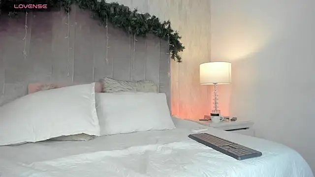 salma lutz online show from 12/15/25, 12:53