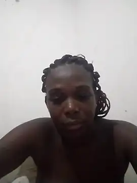 Snapshot of Morena_2021 chatting on 12/18/25, 04:40 Morena 2021 online show from 12/18/25, 04:40