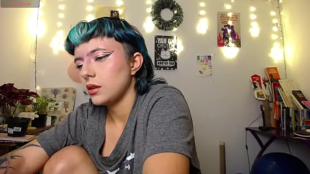 Snapshot of AlmaNanax chatting on 12/21/25, 02:08 AlmaNanax online show from 12/21/25, 02:08