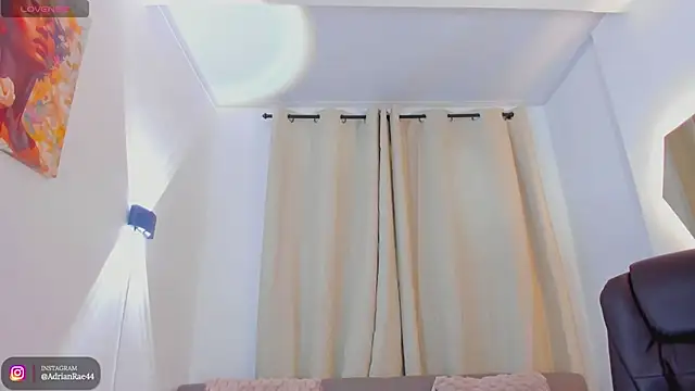 Snapshot of adrian_ray chatting on 04/14/26, 12:33 adrian ray online show from 04/14/26, 12:33
