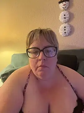 Snapshot of sexymommy1988 chatting on 11/26/25, 04:57 sexymommy1988 online show from 11/26/25, 04:57