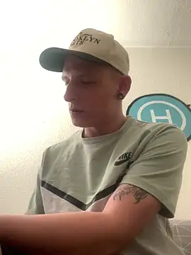 Snapshot of P44698 chatting on 03/11/26, 10:32 P44698 online show from 03/11/26, 10:32