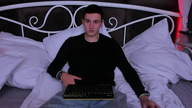 David  Diamond online show from 09/19/25, 03:45