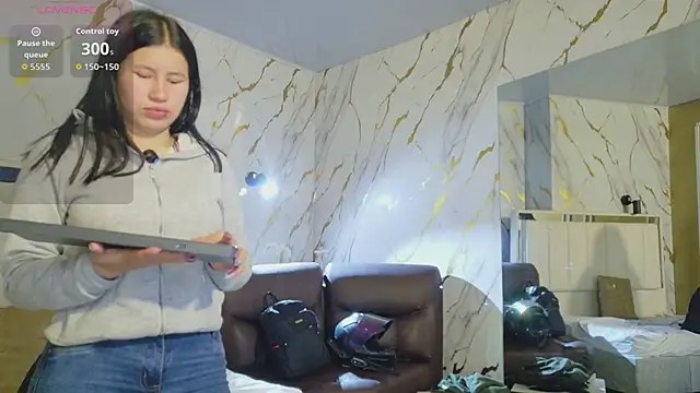 Snapshot of Olivia11_ chatting on 04/23/26, 02:41 Olivia11 online show from 04/23/26, 02:41