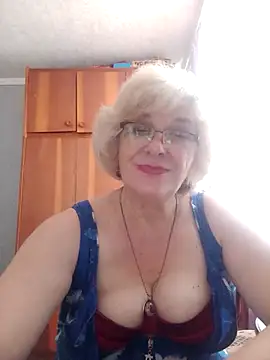 Snapshot of 52MiaLove02 chatting on 05/16/26, 10:36 52MiaLove02 online show from 05/16/26, 10:36