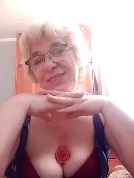 Snapshot of 52MiaLove02 chatting on 06/01/26, 04:52 52MiaLove02 online show from 06/01/26, 04:52