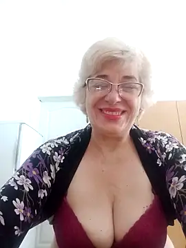 Snapshot of 52MiaLove02 chatting on 06/15/26, 04:47 52MiaLove02 online show from 06/15/26, 04:47