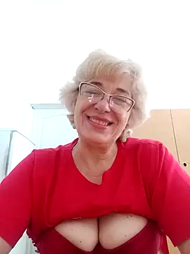 Snapshot of 52MiaLove02 chatting on 06/19/26, 04:50 52MiaLove02 online show from 06/19/26, 04:50