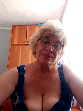 Snapshot of 52MiaLove02 chatting on 07/06/26, 03:03 52MiaLove02 online show from 07/06/26, 03:03