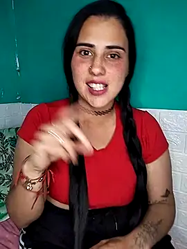 Snapshot of kariciasecreta chatting on 10/30/25, 02:35 kariciasecreta online show from 10/30/25, 02:35