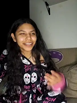 Snapshot of Sum1sDahtr chatting on 10/04/25, 02:42 Sum1sDahtr online show from 10/04/25, 02:42