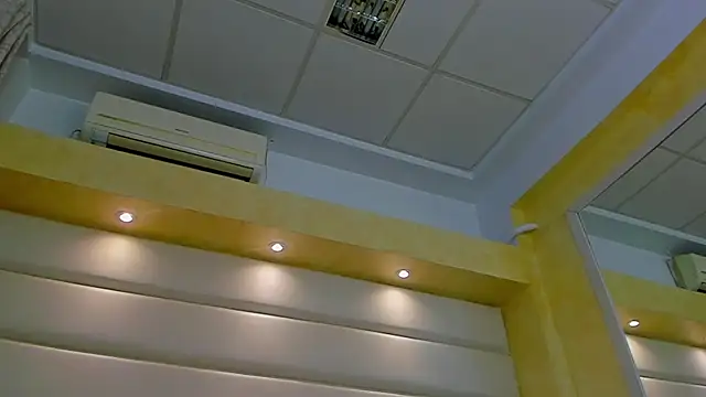 Jelly Bee online show from 10/30/25, 08:31