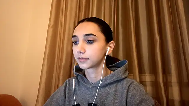 Snapshot of LinaMour chatting on 09/25/25, 10:13 LinaMour online show from 09/25/25, 10:13