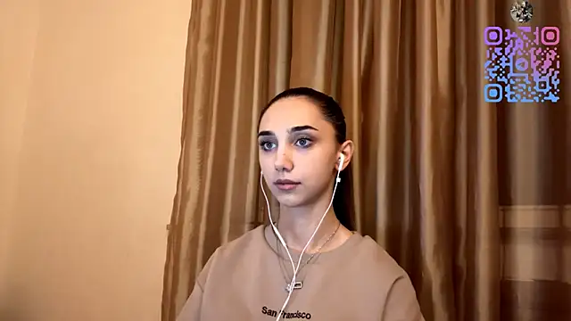 Snapshot of LinaMour chatting on 10/17/25, 10:01 LinaMour online show from 10/17/25, 10:01