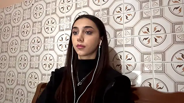 Snapshot of LinaMour chatting on 11/06/25, 10:10 LinaMour online show from 11/06/25, 10:10