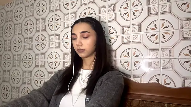 LinaMour online show from 11/21/25, 10:08