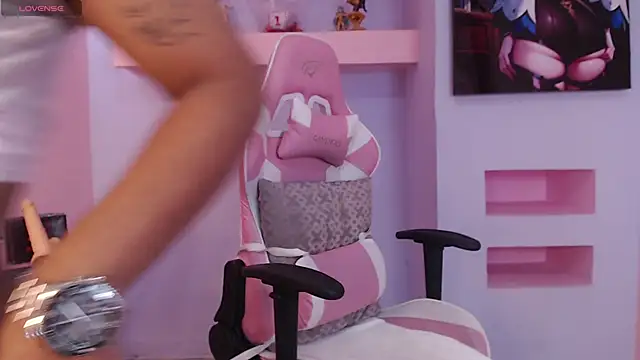 SkylerBloomm online show from 09/25/25, 04:05