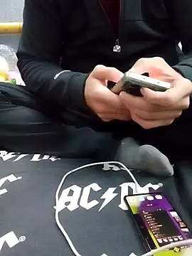 Snapshot of yazinyazin1 chatting on 12/19/25, 05:42 yazinyazin1 online show from 12/19/25, 05:42